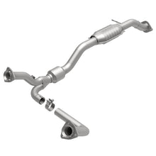 Load image into Gallery viewer, MagnaFlow Conv DF 00-04 Chevy Blazer 4.3L