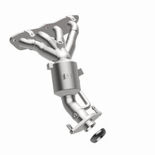 Load image into Gallery viewer, MagnaFlow OEM Grade 12-17 Toyota Prius C Federal / EPA Compliant Manifold Catalytic Converter