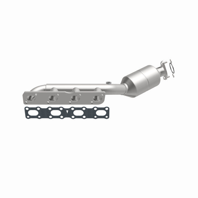 MagnaFlow Direct-Fit SS Catalytic Converter 04-06 Nissan Titan 5.6L V8 (California)