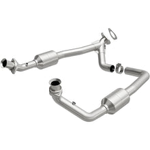 Load image into Gallery viewer, Magnaflow Conv DF 2002 Ford E-Series Vans 5.4L