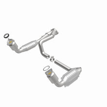 Load image into Gallery viewer, MagnaFlow Conv DF 99-00 Chevy Pickups 4.3L